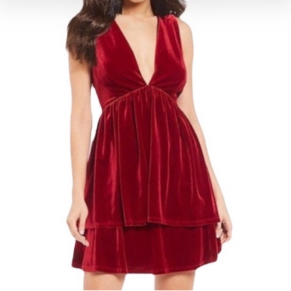 Gianni Bini Red Velvet Mini Deep V Tiered Mini Dress‎ Sz 8